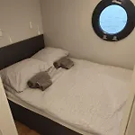 Botel Houseboat- Dom Na Wodzie Z Sauna I Mozliwoscia Plywania *