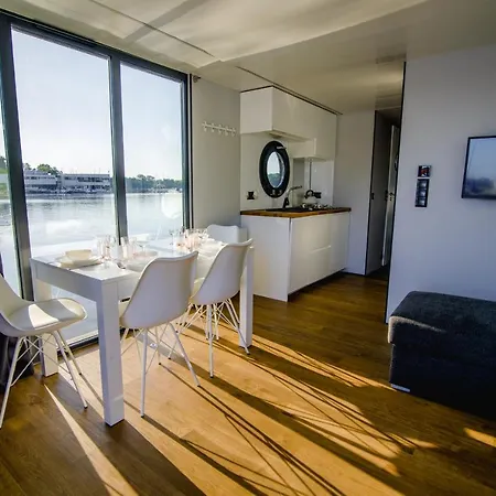 بوتيل Houseboat- Dom Na Wodzie Z Sauna I Mozliwoscia Plywania *