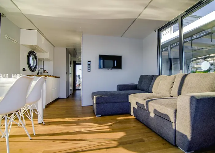 Botel Houseboat- Dom Na Wodzie Z Sauna I Mozliwoscia Plywania