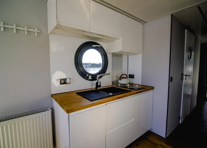 Houseboat- Dom Na Wodzie Z Sauna I Mozliwoscia Plywania * Iława