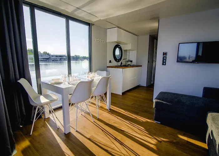 Botel Houseboat- Dom Na Wodzie Z Sauna I Mozliwoscia Plywania *