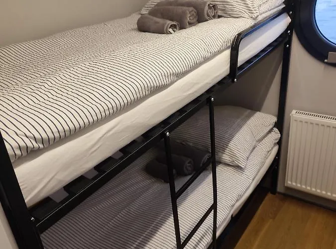 Botel Houseboat- Dom Na Wodzie Z Sauna I Mozliwoscia Plywania