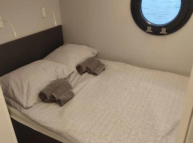 Botel Houseboat- Dom Na Wodzie Z Sauna I Mozliwoscia Plywania *